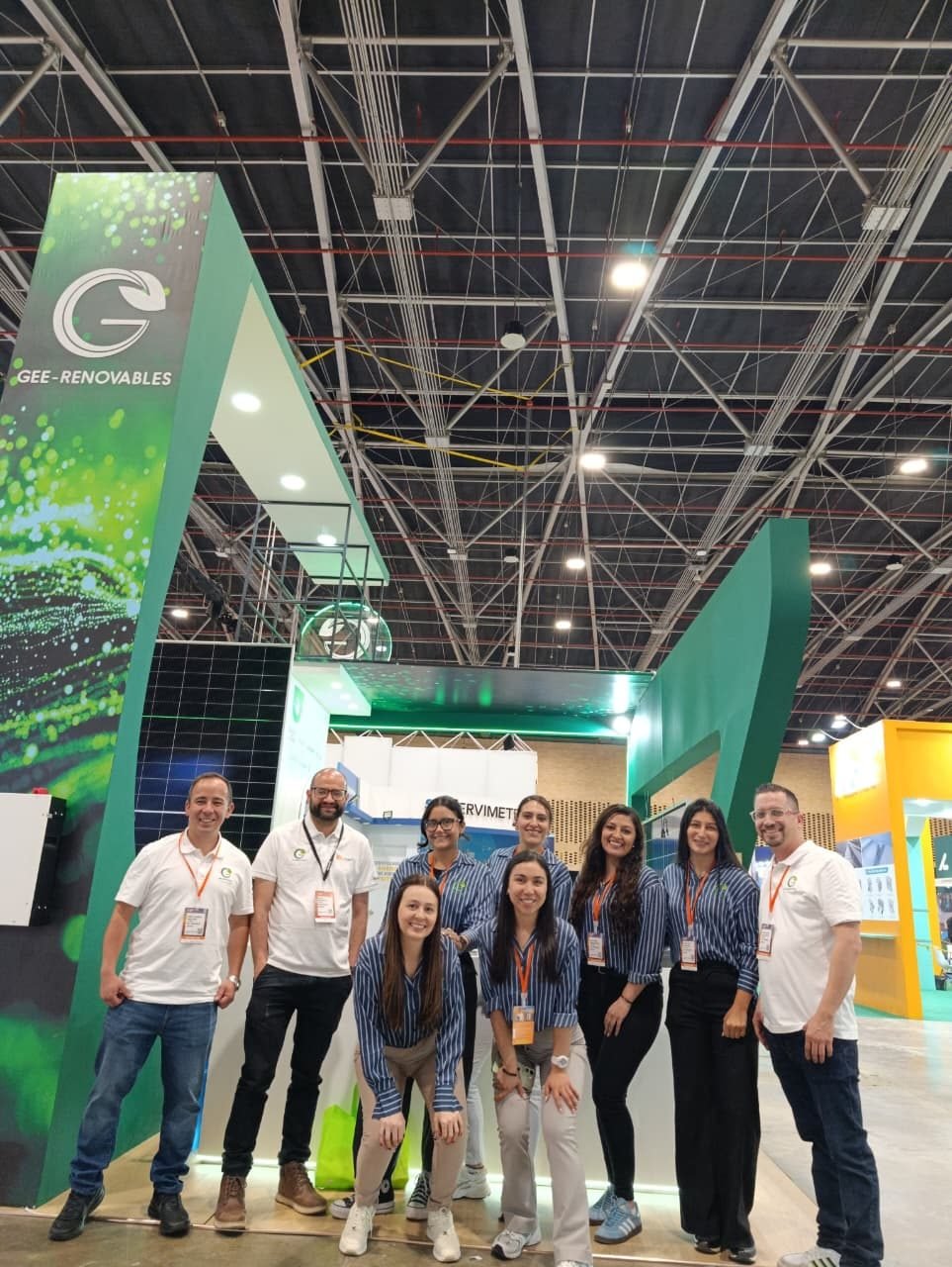 Equipo GEE-Renovables en feria del sector solar