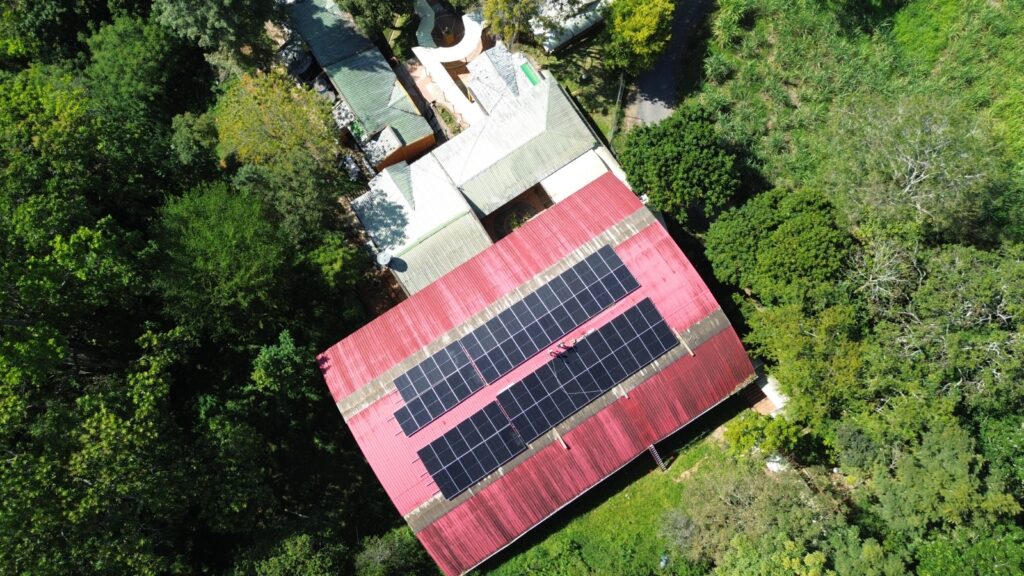 Instalación de paneles solares en zonas rurales