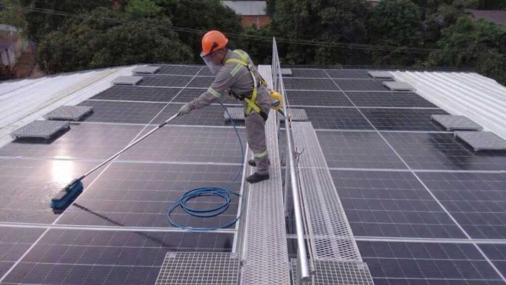 Limpieza técnica de paneles solares