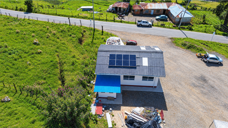 Energía solar para zonas rurales de Colombia: casos reales y beneficios